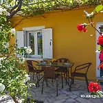 Adonino Residence-the House Of Pomegranates Nyaraló