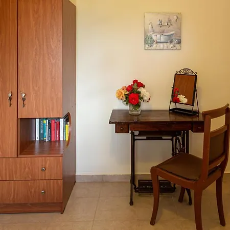 Holiday home Adonino Residence-the House Of Pomegranates Lakithra