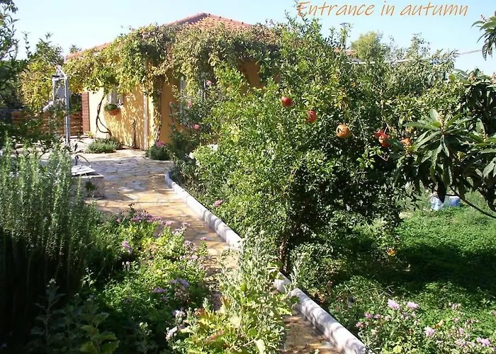 Adonino Residence-the House Of Pomegranates Ferienhaus Lakíthra