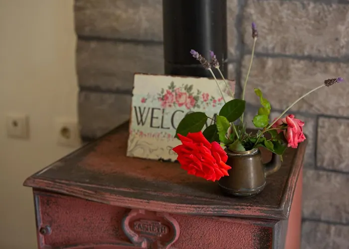 Adonino Residence-the House Of Pomegranates Ferienhaus Lakíthra