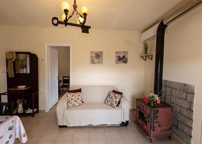 Adonino Residence-the House Of Pomegranates Ferienhaus Lakíthra